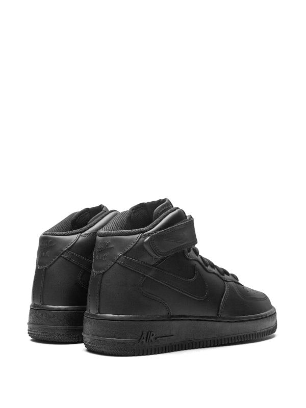 Nike Air Force 1 Triple Black Sneaker